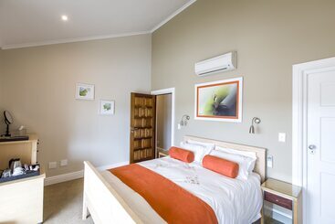 هتل Orange Inn Knysna