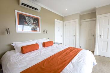 هتل Orange Inn Knysna