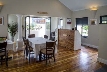 هتل Orange Inn Knysna
