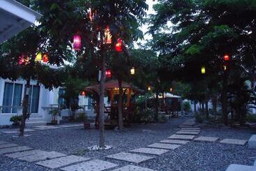 هتل Charlie S Bungalows