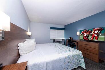 هتل Hometowne Studios By Red Roof Wilmington   New Castle