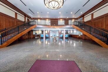 هتل Hometowne Studios By Red Roof Wilmington   New Castle