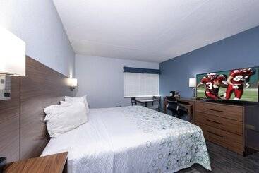 هتل Hometowne Studios By Red Roof Wilmington New Castle