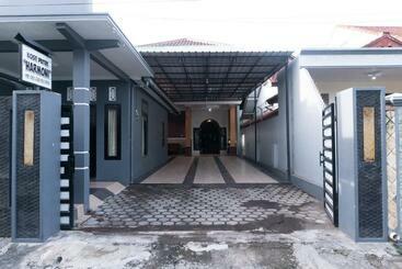 هتل Oyo 3227 Kost Putri Harmony