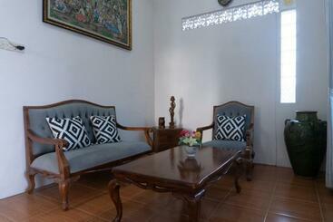 هتل Oyo 3227 Kost Putri Harmony