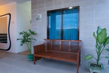 هتل Oyo 3227 Kost Putri Harmony