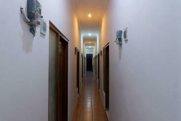 هتل Oyo 3227 Kost Putri Harmony