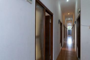 هتل Oyo 3227 Kost Putri Harmony