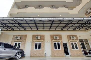 هتل Oyo 3606 Kost Kartini