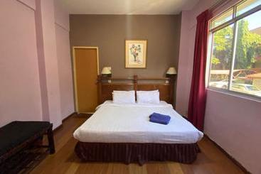 فندق Oyo 90061 Kuhara Court Apartment Suite
