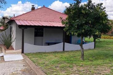 تختخواب و صبحانه El Viejo Adobe   Across From Sul Ross Campus