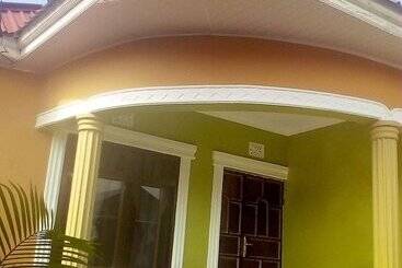 تختخواب و صبحانه View Mountain House   Backpackers