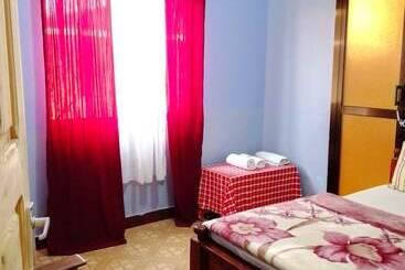 تختخواب و صبحانه View Mountain House   Backpackers