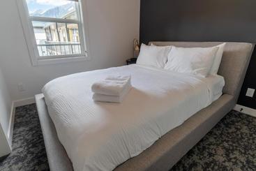 هتل Basecamp Suites Canmore