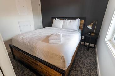 هتل Basecamp Suites Canmore