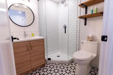 هتل Basecamp Suites Canmore