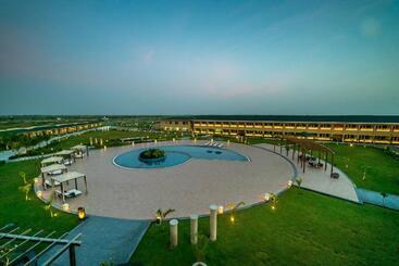 هتل Hawthorn Suites By Wyndham Dwarka