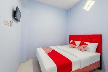 Szálloda Reddoorz Near Stadion Wilis Madiun