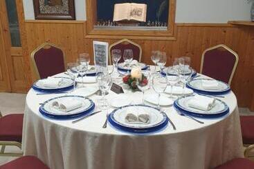 پانسیون Hostal Alfil