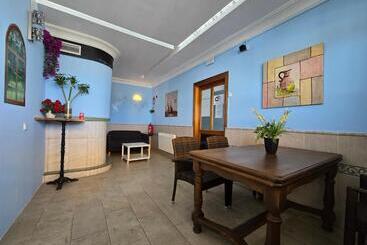 پانسیون Hostal Alfil