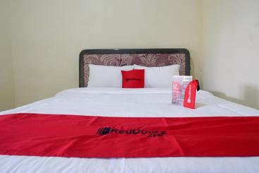 بنسيون Reddoorz Near Lippo Plaza Buton