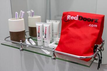 پانسیون Reddoorz Near Lippo Plaza Buton