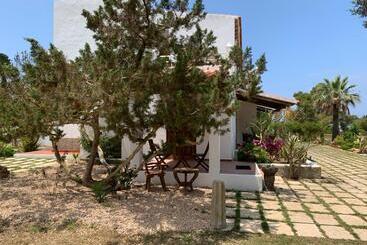 Apartamentos Vista Vedrá - La Savina