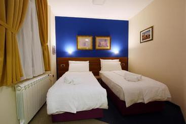 تختخواب و صبحانه Villa Galeb