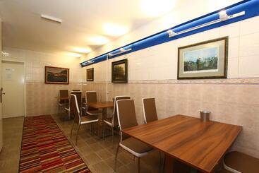 تختخواب و صبحانه Villa Galeb