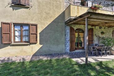 هتل Appartamento Girasole   Agriturismo Le Selvole