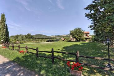 هتل Appartamento Girasole   Agriturismo Le Selvole