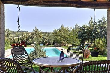 هتل Appartamento Girasole   Agriturismo Le Selvole