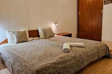 پانسیون Guest House Karov   2 Stars