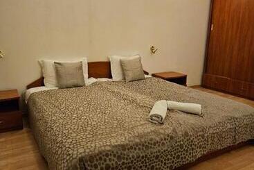پانسیون Guest House Karov   2 Stars