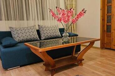 پانسیون Guest House Karov   2 Stars
