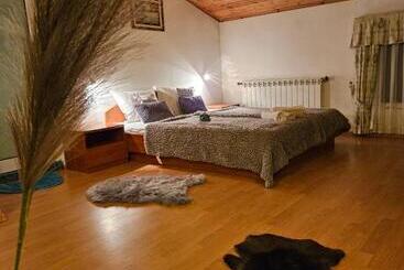 پانسیون Guest House Karov 2 Stars