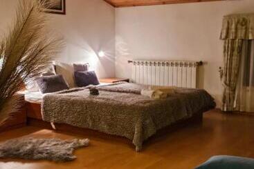 پانسیون Guest House Karov   2 Stars