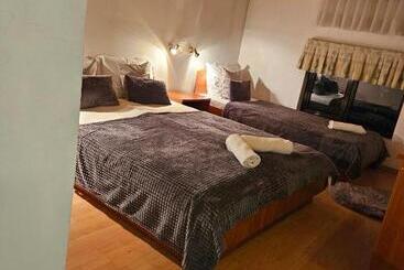 پانسیون Guest House Karov   2 Stars