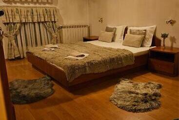 پانسیون Guest House Karov   2 Stars