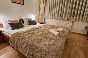 پانسیون Guest House Karov   2 Stars