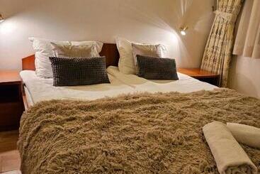 پانسیون Guest House Karov   2 Stars
