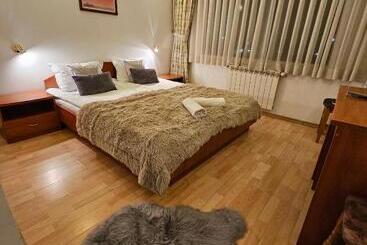 پانسیون Guest House Karov   2 Stars
