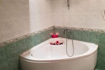 پانسیون Guest House Karov   2 Stars