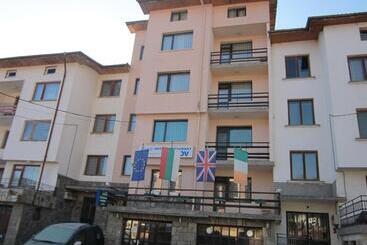 پانسیون Guest House Karov   2 Stars