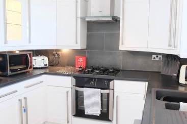 1 Saron Cottages