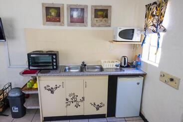 هتل Peace Corner Cottages