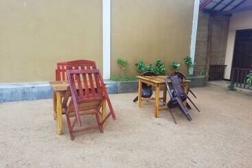 پانسیون Surf & Relax Inn Arugambay
