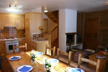 اقامتگاه Madame Vacances Les Chalets De La Tania