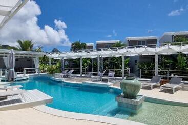 هتل Ocean Escape Resort & Spa
