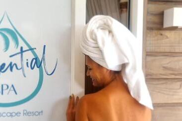 هتل Ocean Escape Resort & Spa